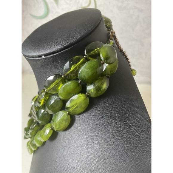 Green Multi-Strand Beaded Necklace With Adjustable Chain Clasp - Picture 4 of 4